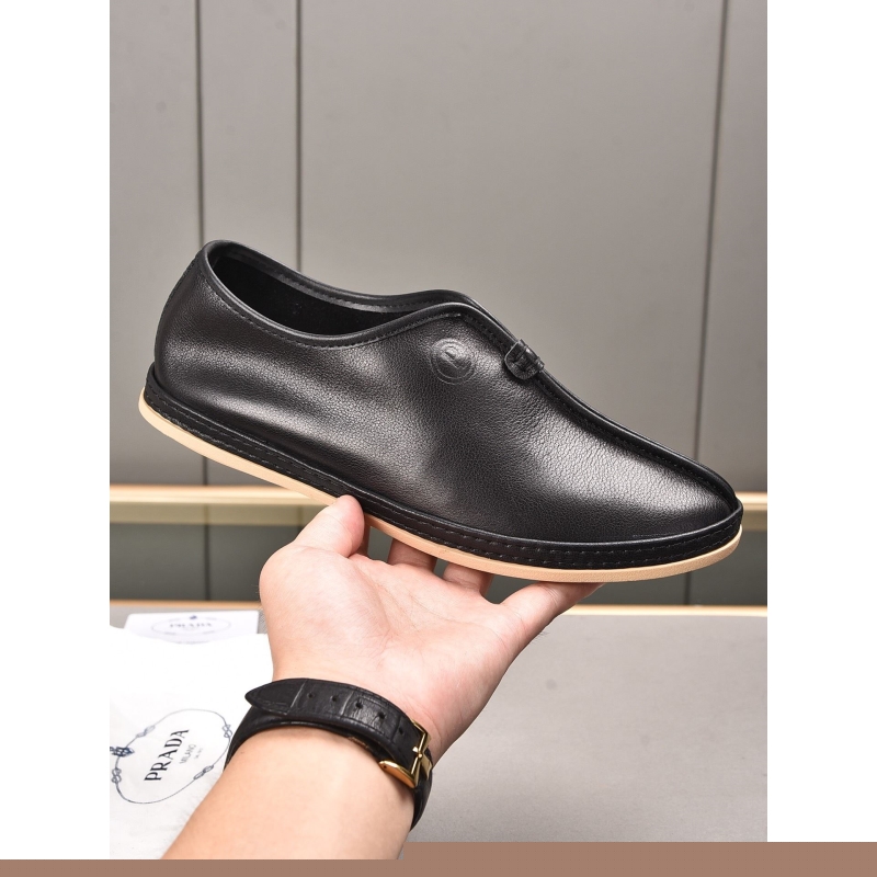 Pra*a leather shoes